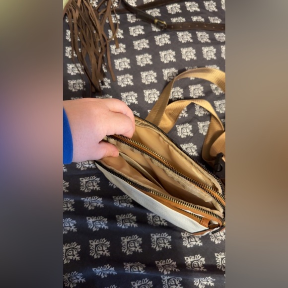 Small tan & white cross body. Kind of made like the lulu lemon bags. Brand new. - Picture 1 of 2